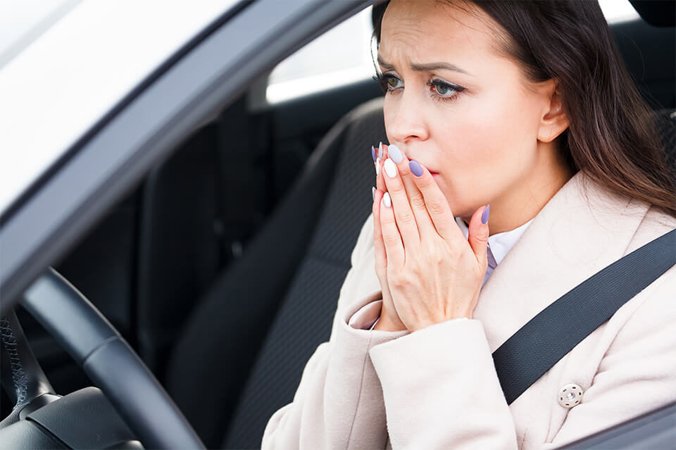 Panikattacken beim Autofahren – Ursachen und Bekämpfungsmöglichkeiten